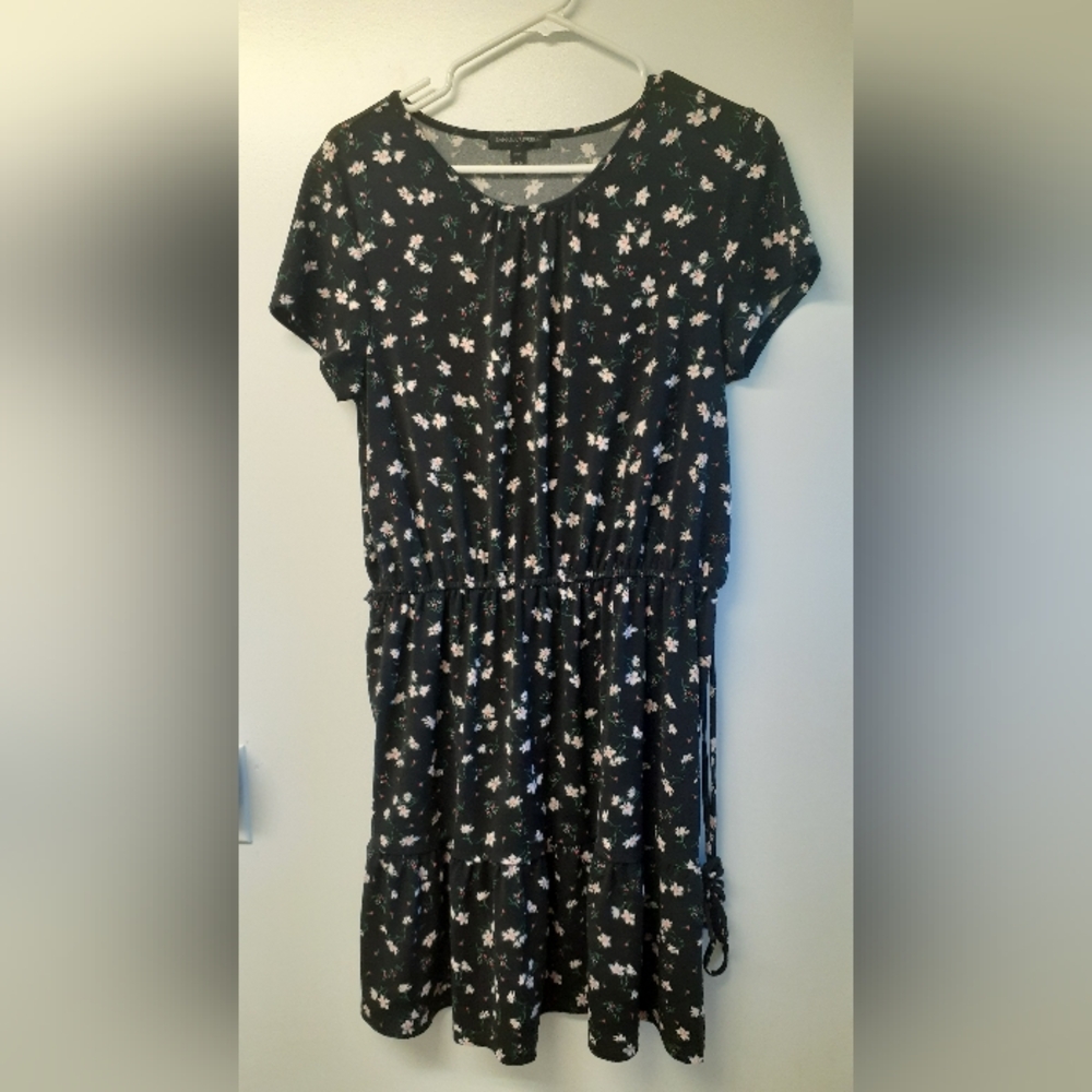 Black/flowered flowy Banana Republic dress - size medium petite